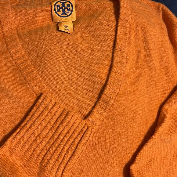 Tory Burch Orange Cashmere V Neck Pullover Sweater size Medium - Picture 4 of 4